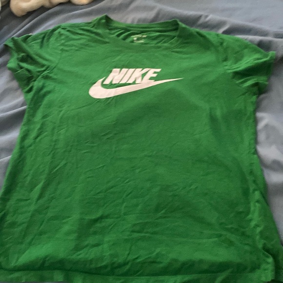 ❗️🍀 3 for $10 🍀❗️The Nike Tee! - Picture 3 of 3
